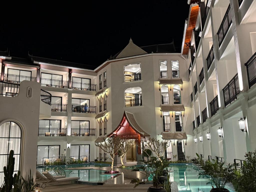 Glond Hotel, Pools and exterior photo 11