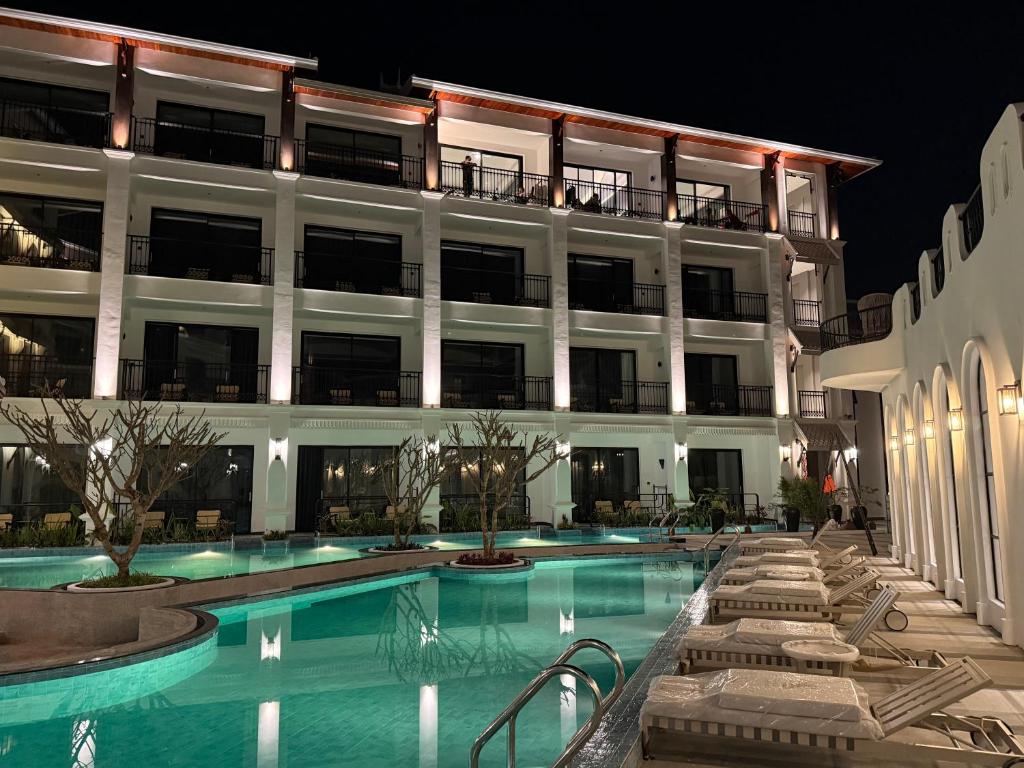 Glond Hotel, Pools and exterior photo 12