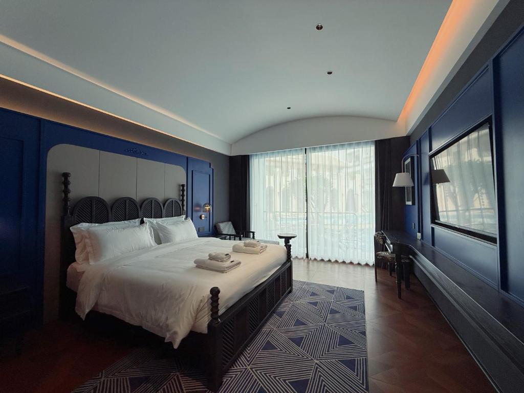 King Room with Balcony