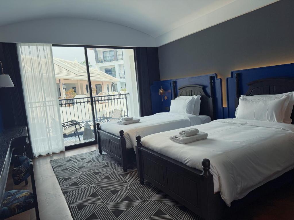 Twin Room with Balcony