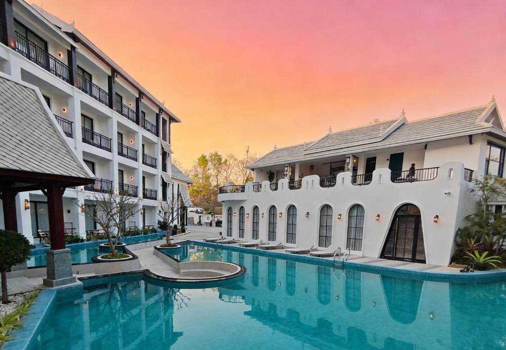 Glond Hotel, Pools and exterior photo 1
